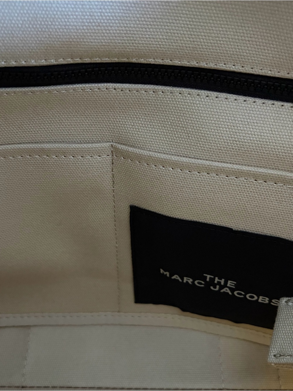 Marc Jacobs  'The Tote Bag'  size Medium - Picture 8 of 10